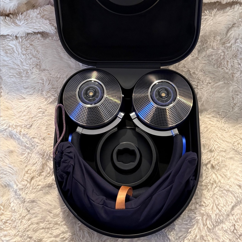 New Dyson Zone headphones with air purification with Quarter turn hard case - Picture 9 of 16